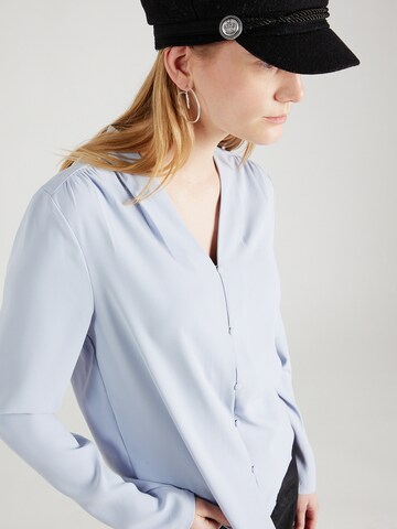 ABOUT YOU Blouse 'Remi' in Blauw