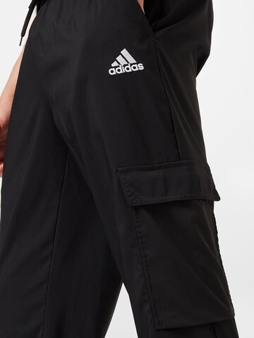 ADIDAS SPORTSWEAR - Tapered Calças de desporto 'Essentials Small Logo -' em preto