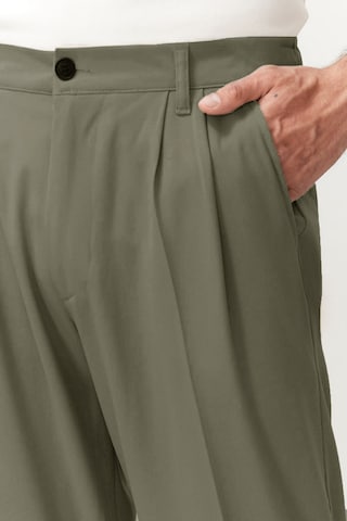 Regular Pantaloni cutați de la Trendyol pe verde