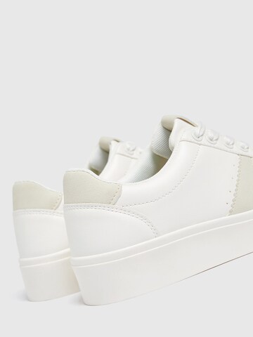 Sneaker bassa di Pull&Bear in bianco