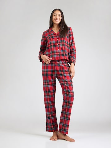 Pijama de la Hunkemöller pe roșu: față