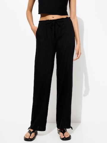 Loosefit Pantaloni di Pull&Bear in nero