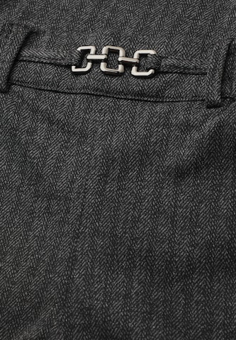 STREET ONE Regular Trousers in Black