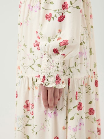 YAS Dress 'YASAsina' in Beige