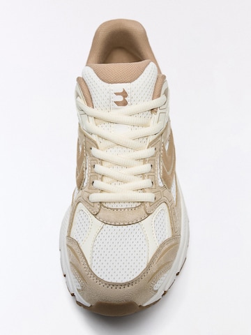 Baskets basses 'DEPORTIVO ARENA' Bershka en beige
