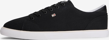 Baskets basses TOMMY HILFIGER en noir : devant