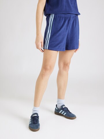 Loosefit Pantaloni di ADIDAS ORIGINALS in blu: frontale