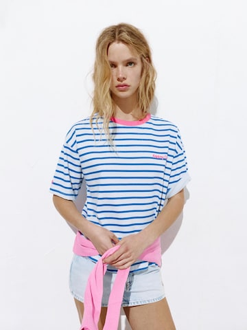 Pull&Bear Тениска в синьо: отпред