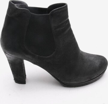 PRADA Dress Boots in 38,5 in Black: front