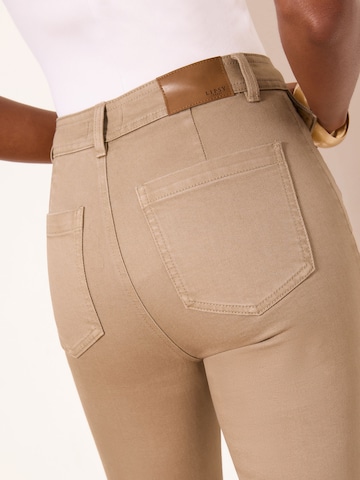 Lipsy Regular Jeans in Beige