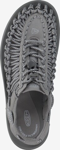 Sandales 'Uneek 102519' KEEN en gris