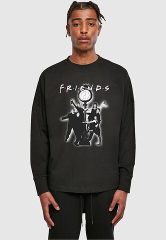 ABSOLUTE CULT Shirt 'Friends - Clock Mono Photo' in Zwart: voorkant