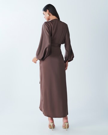 Robe 'ELON' BWLDR en marron : derrière