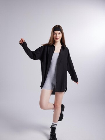 HOLLY LOLLY Blouse in Zwart