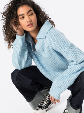 Gina Tricot Пуловер 'Lottie' в синьо