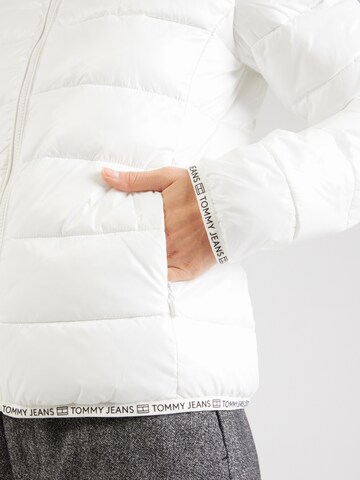Giacca di mezza stagione 'ESSENTIAL' di Tommy Jeans in bianco
