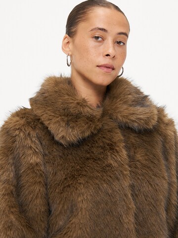 Vero Moda Petite Tussenjas 'VMGLORIA' in Bruin