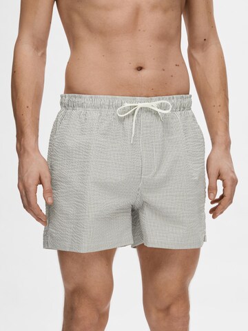 SELECTED HOMME Board Shorts in Green