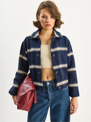 Bianco Lucci Between-Season Jacket in Blue: front