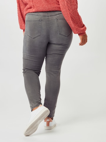 Skinny Jeans 'Augusta' di ONLY Carmakoma in grigio