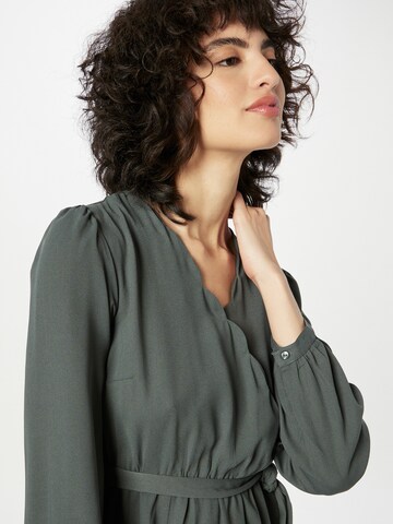 Robe 'Caroline' ABOUT YOU en vert