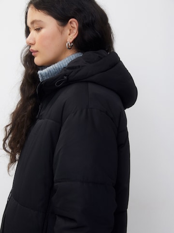 Pull&Bear Between-Seasons Coat in Black