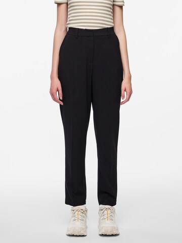 Regular Pantaloni 'LUISA' de la PIECES pe negru: față