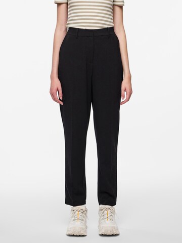 Regular Pantalon 'LUISA' PIECES en noir : devant