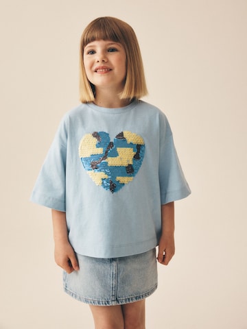 Next T-shirt i blå: framsida