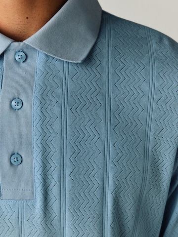 Tricou de la Next pe albastru