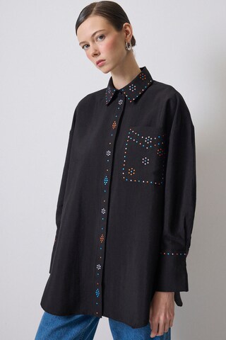 Touche Prive Blouse in Zwart: voorkant