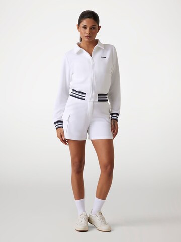 GUESS Loosefit Shorts in Weiß