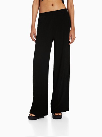 Wide leg Pantaloni de la Bershka pe negru: față