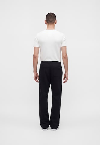 Abercrombie & Fitch Szabványos Nadrág 'JUN2 ESSENTIAL' - fekete