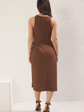 Trendyol Kleid in Braun