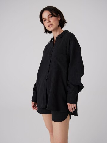 A LOT LESS - Blusa 'NANA' en negro