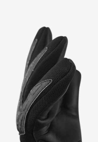 REUSCH Sporthandschuhe 'Attrakt Infinity NC' in Schwarz