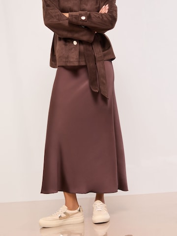 Lipsy Низкие кроссовки в Бежевый