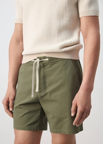 MANGO MAN Regular Shorts 'Rey' in Grün