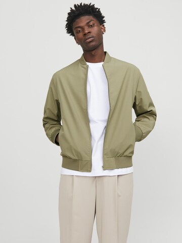 Veste mi-saison JACK & JONES en vert : devant