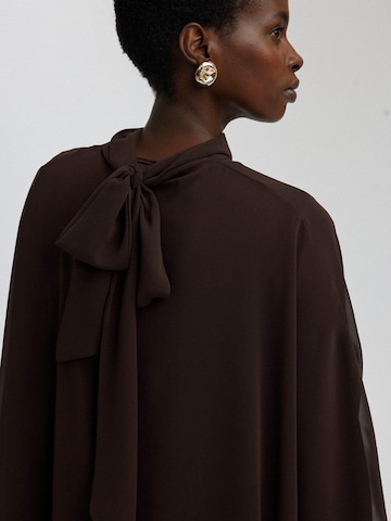Robe 'Bat Sleeve Chiffon Dress' Touché Privé en marron