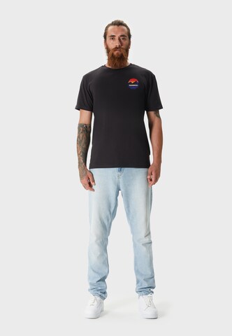 Oldskull T-Shirt 'Wrldvibe Explore The Wild' in Schwarz