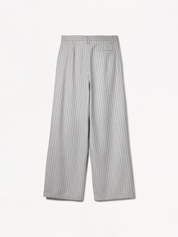 Bershka Wide leg Pleat-front trousers in Grey