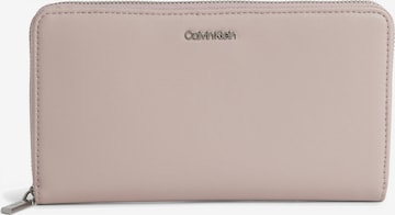 Calvin Klein Wallet in Grey: front