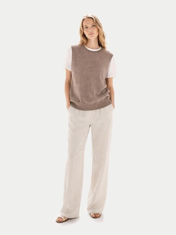 GOBI Cashmere Gebreide bodywarmer 'Women's Timeless Cashmere Crewneck Vest' in Grijs