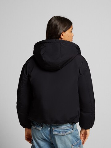 Bershka Jacke in Schwarz