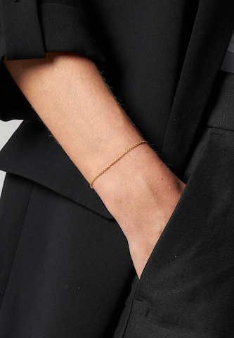 Stilnest Bracelet in Gold: front
