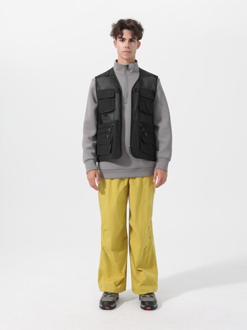 Youthup Sports Vest in Black