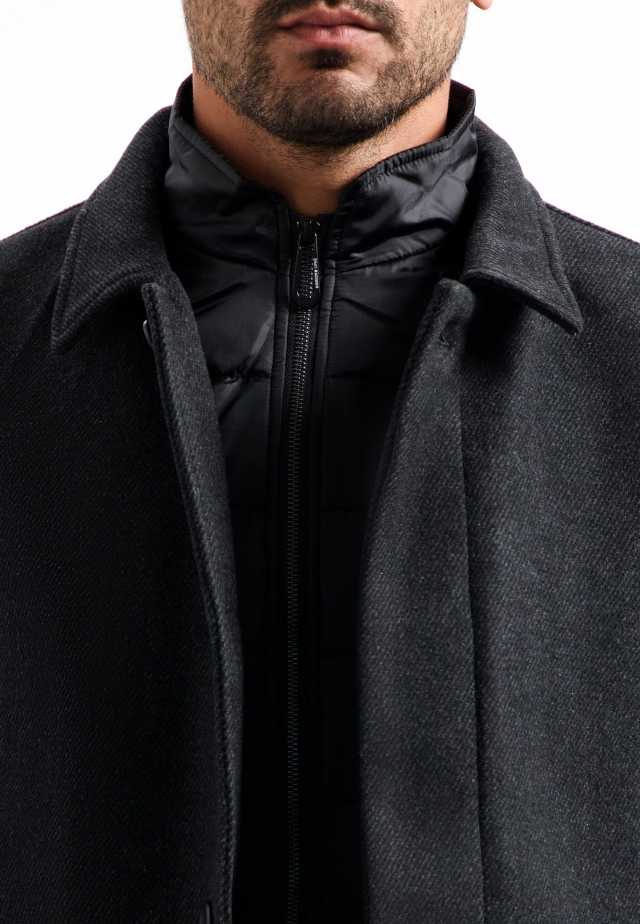 No Excess Mantel in Grau