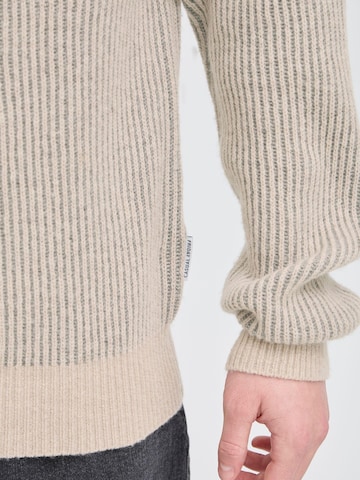 Casual Friday Strickpullover in Beige